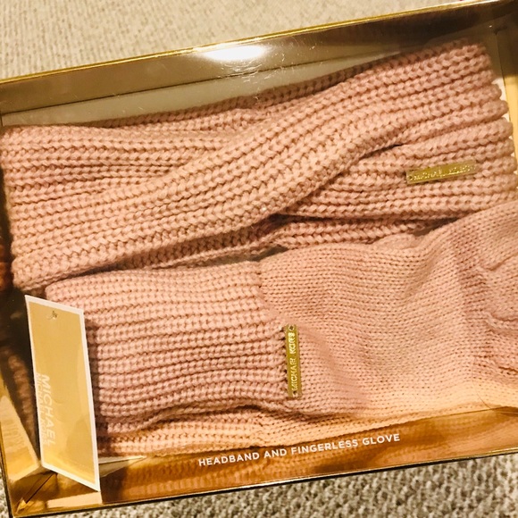 Michael Kors Accessories - Super chic gloves and head wrap